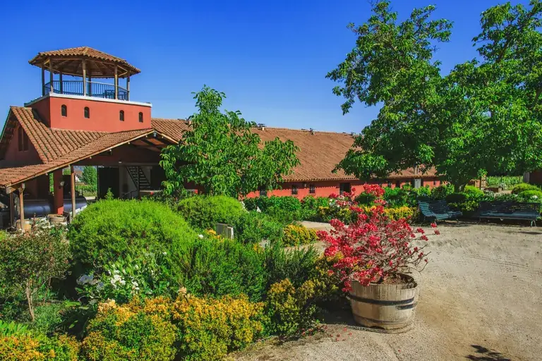 Viña Aquitania, its tower and gardens in Peñalolén