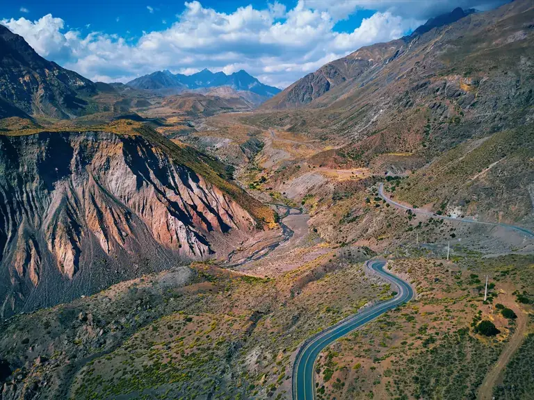 The road winding through the Cajón del Maipo valley