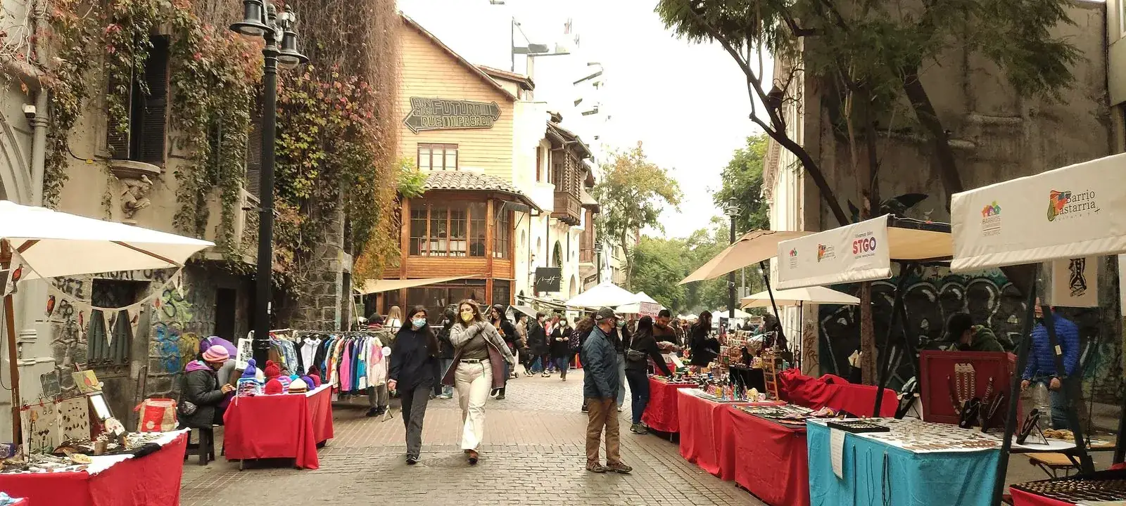 A street in Barrio Lastarria with its stalls